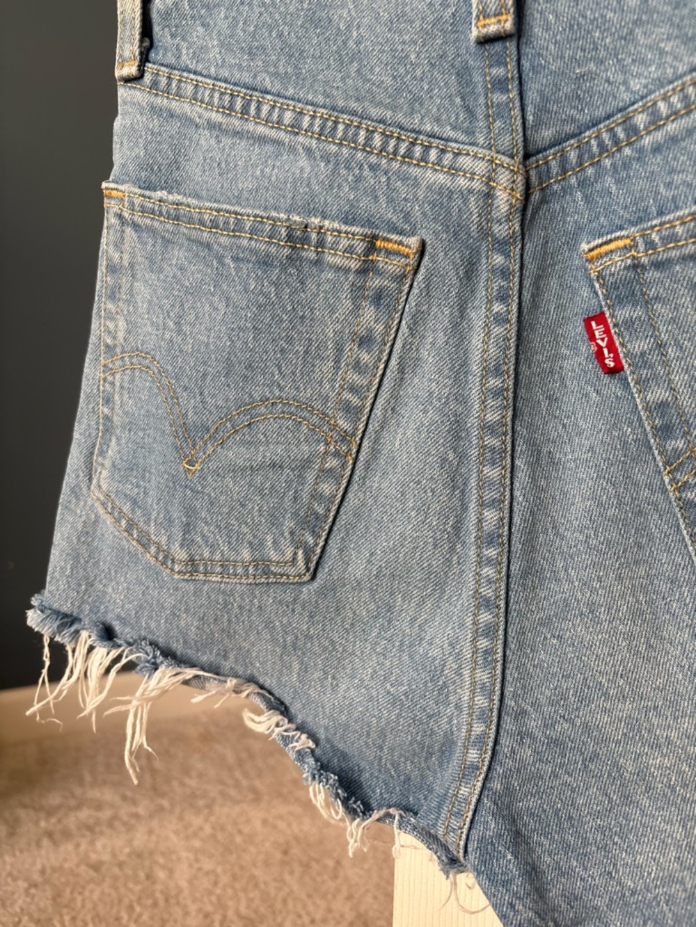 Levi’s Ribcage Shorts - Picture 3 of 4